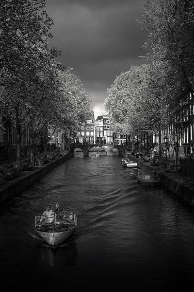 Onweer op komst van Iconic Amsterdam
