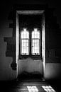 London | Schattenspiel aus einem alten Fenster | Tower of London | Reisefotografie von Diana van Neck Photography Miniaturansicht