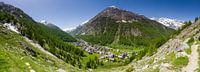 Panorama kijkend over Saas-Almagell, Zwitserland, en omgeving van Justin Suijk thumbnail