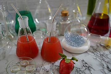 Gin Strawberry Tonic Cocktail in een fles van Babetts Bildergalerie