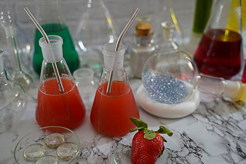 Gin Strawberry Tonic Cocktail in een fles