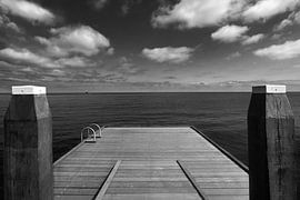 Steiger aan het IJsselmeer by Kenneth Stamp