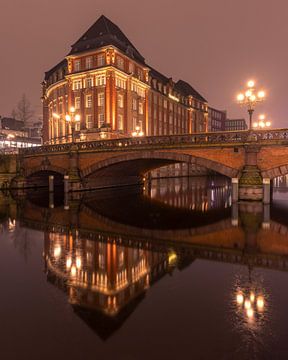 Brug bij nacht