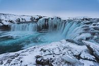Partly frozen Goðafoss waterfal van Andreas Jansen thumbnail
