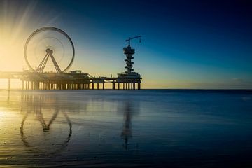 zonsondergang langs de kust van Scheveningen