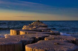 Einzelne Buhne an der Ostsee von Martin Köbsch