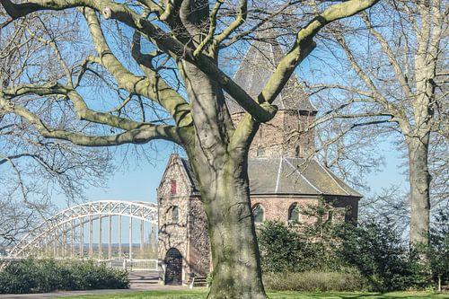 Nijmegen met Waalbrug en Valkhof Kapel