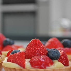 Erdbeertörtchen mit Heidelbeeren und Vanillepudding von Nele Vereecke