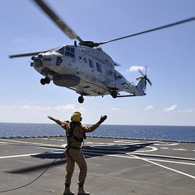 Marine helicopter sur Gilian Fijen