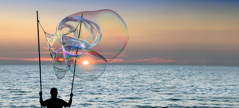 Souffleur de bulles au coucher du soleil par Dirk Verwoerd