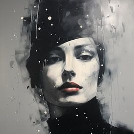 Frau in Schwarz mit Hut und weißen Tupfen von Laila Bakker