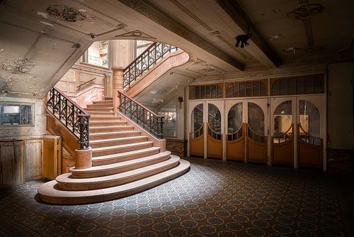 Escaliers dans un cinéma abandonné.