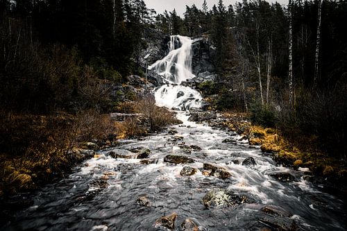 Mooie grote waterval in zweden Vassbotten Älgafallet