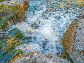 L'eau qui coule du canyon Koprulu
