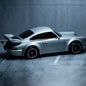(Modell) Porsche driftet in der Garage von Michel Knikker