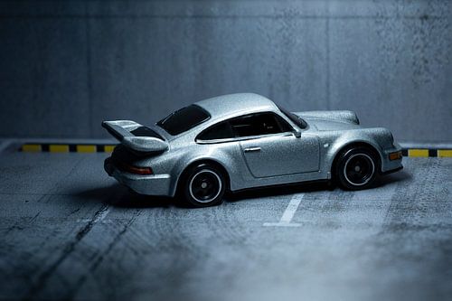 (Model) Porsche drift in garage