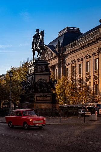 Berlin Unter den Linden Trabant