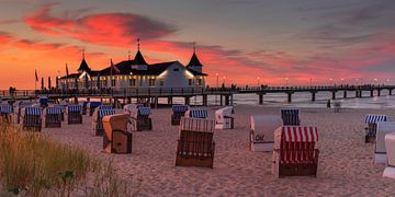 Seebrücke am Strand von Ahlbeck bei Sonnenuntergang von Markus Lange