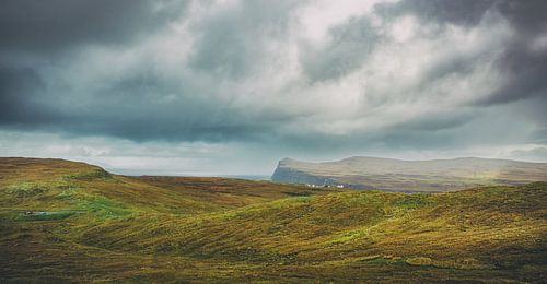 Neist Point klif in idyllisch Schotland bij de Highlands op het eiland Skye.
