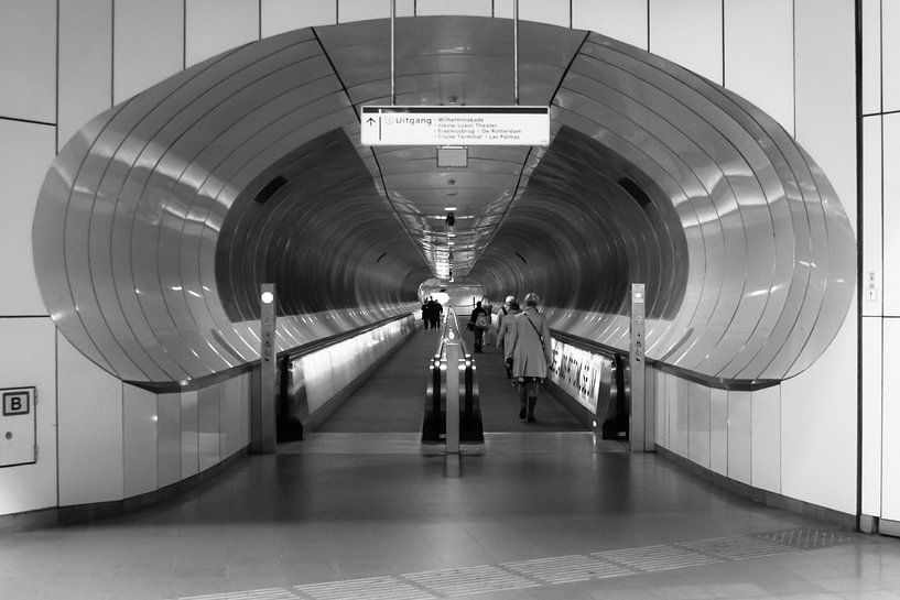 Het Metrostation Wilhelmiaplein van Petra Brouwer