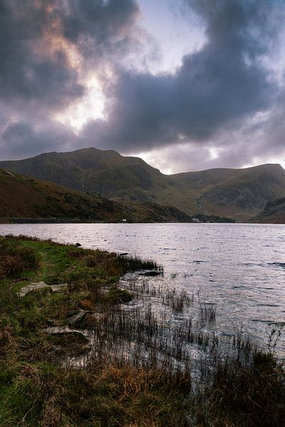 Stimmungshimmel Llyn Ogwen, Snowdonia, Wales von Imladris Images