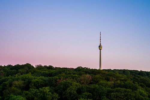 Duitsland, Verlichte beroemde televisietoren van de stad Stuttgart