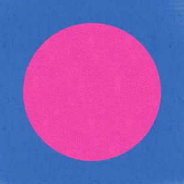 Neon-Kunst. Bunte minimalistische geometrische abstrakte in blau und rosa von Dina Dankers