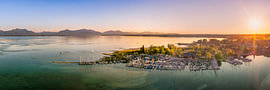 Chiemsee bei Seebruck mit Hafen und Fluss Alz von Dieter Meyrl