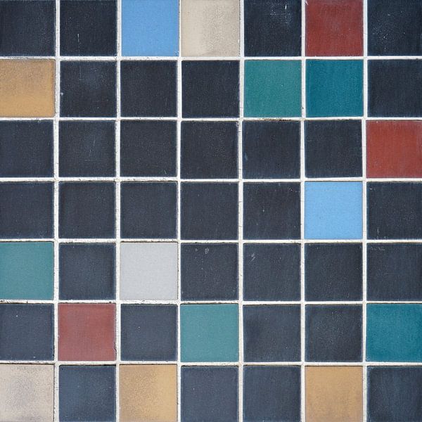 Tiles on a facade by Heiko Kueverling