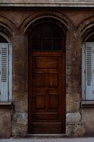 Porte à Lyon