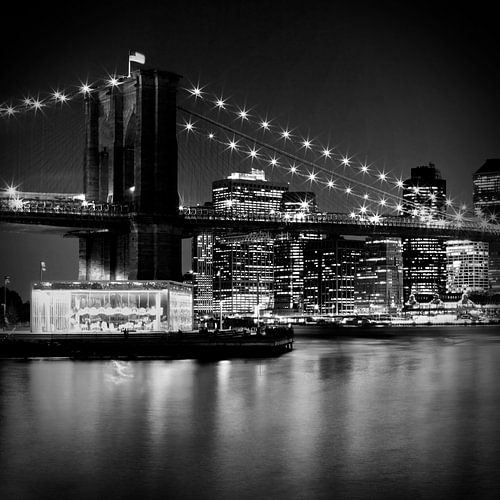 Night Skyline MANHATTAN Brooklyn Bridge bw