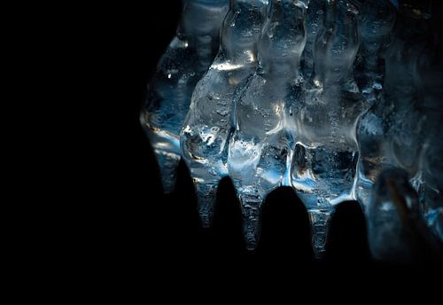 Creatieve close-up van ijssculpturen in Jena in de winter