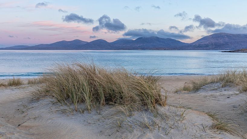Rust en Ruimte bij Luskentyre Beach van Cor de Bruijn Photography