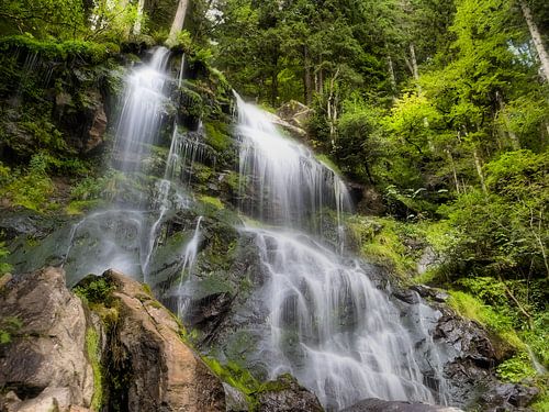 Mooie waterval in het Zwarte Woud