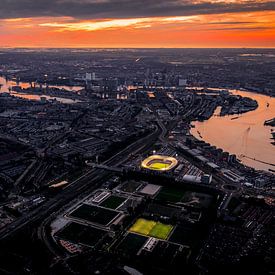 Luftaufnahme von Rotterdam nach Sonnenuntergang von Guido Pijper