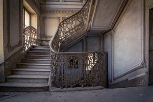 Staircase in an abandoned Castle von Beyond Time Photography