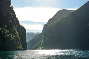 Geiranger fjord in Noorwegen van Dayenne van Peperstraten