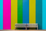 Bankje voor gekleurde muur van Maerten Prins thumbnail