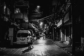 Street in Bangkok in black and white by Bart van Lier