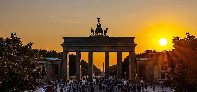 Brandenburger Torund Pariser Platz im Sonnenuntergang von Frank Herrmann