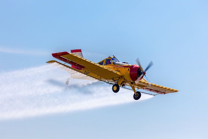 PZL-106 Kruk pulvérise de l'engrais par Tilo Grellmann