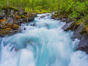 Der Fluss Kvina im Kvignatal, Vestland, Norwegen