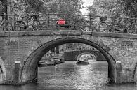 Oude brug over de Herengracht Amsterdam van Foto Amsterdam/ Peter Bartelings thumbnail