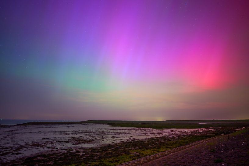 Die &quot;Austerngrube&quot; auf Nordbeveland mit Nordlicht von Jan Jongejan