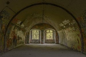 Bogen mit zwei Fenstern