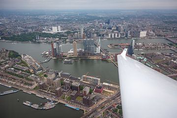 Flight over Rotterdam 1 van Peter Hooijmeijer