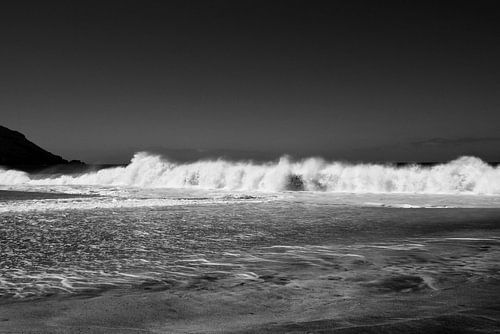 Golven op de het strand van Sao Pedro, Sao Vicente, Kaap Verdie