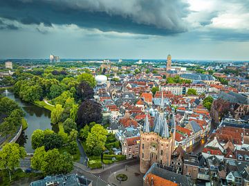 Stormwolken boven Zwolle tijdens een zomerse onweersbui