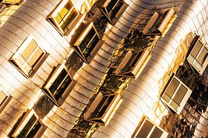 Fassade Gehry Bauten im Medienhafen Düsseldorf  golden