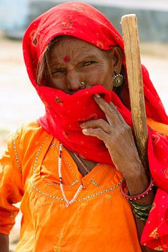 Old woman in India van Gert-Jan Siesling
